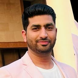 Eshank Agarwal, GenAI consultant and corporate trainer